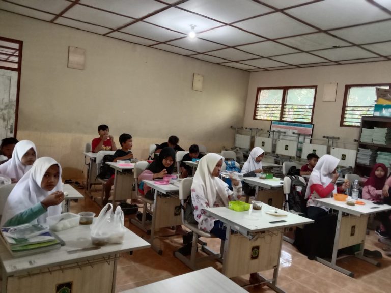 Acara penyembelihan hewan qurban di SDN KRADENAN 3